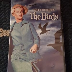 Alfred Hitchcock's THE BIRDS on DVD